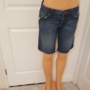 WOMEN'S SHORTS SIZE 2 GOOD CONDITION CHECK THE PICTURES.